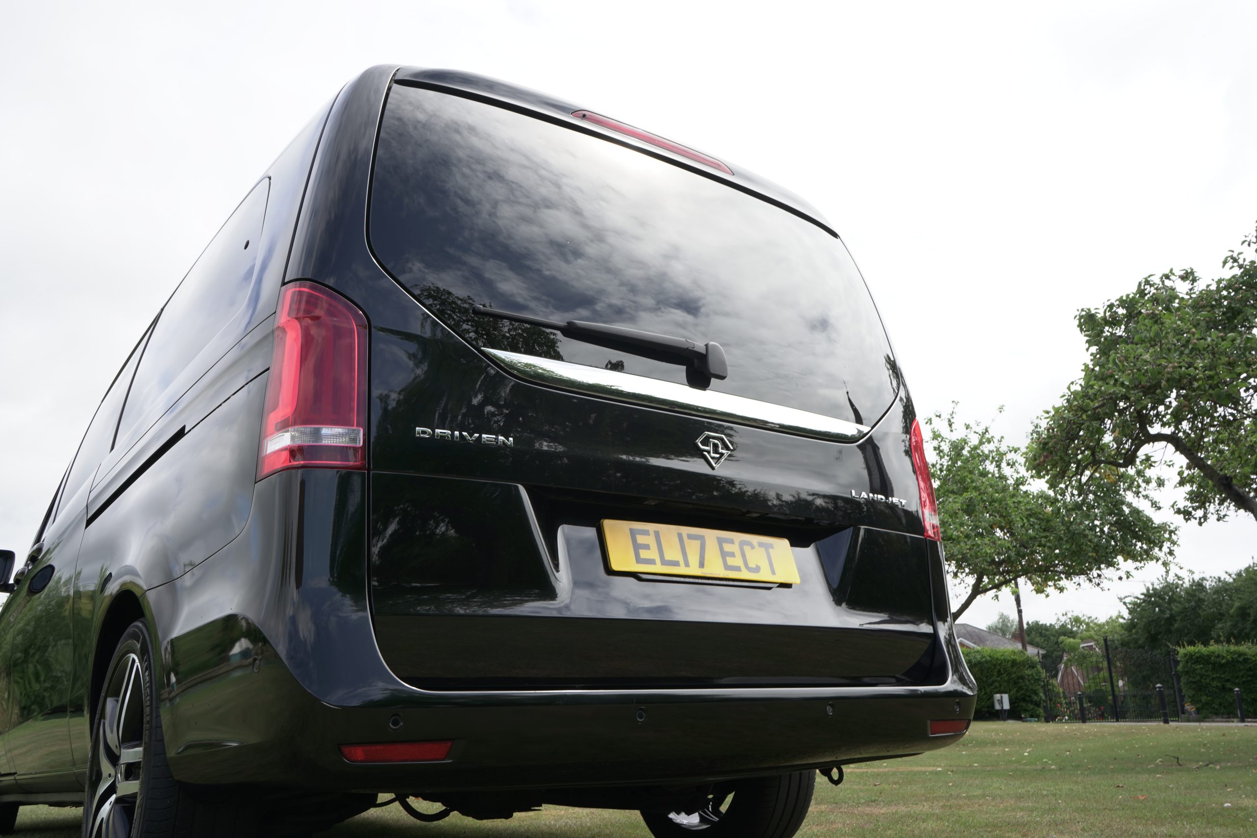 Elite Class Travel Gallery | Luxury Landjet Interior & Chauffeur